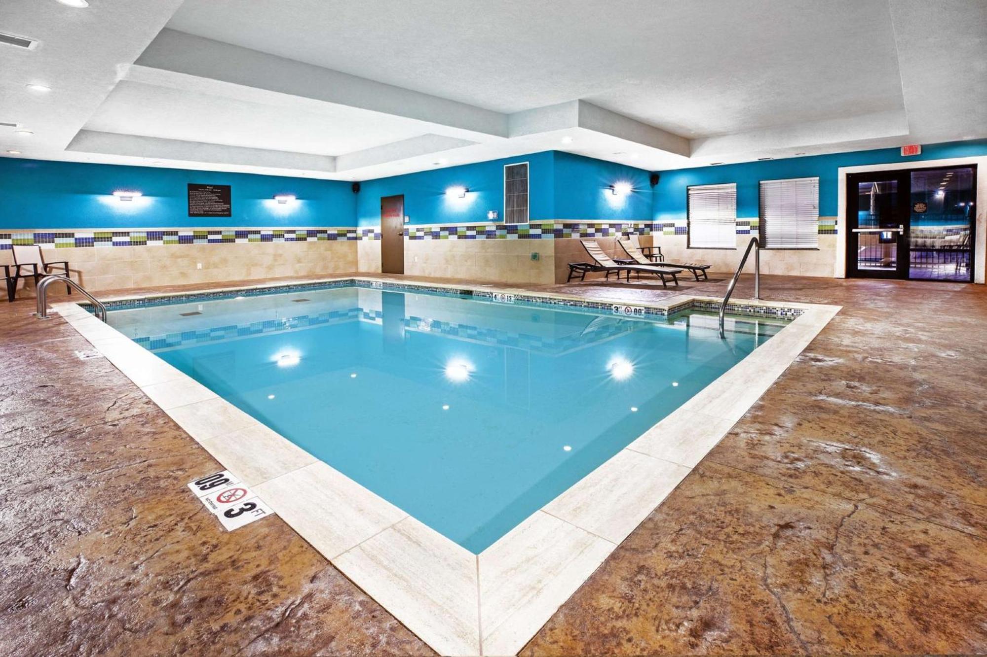 Hampton Inn & Suites Claremore Екстериор снимка