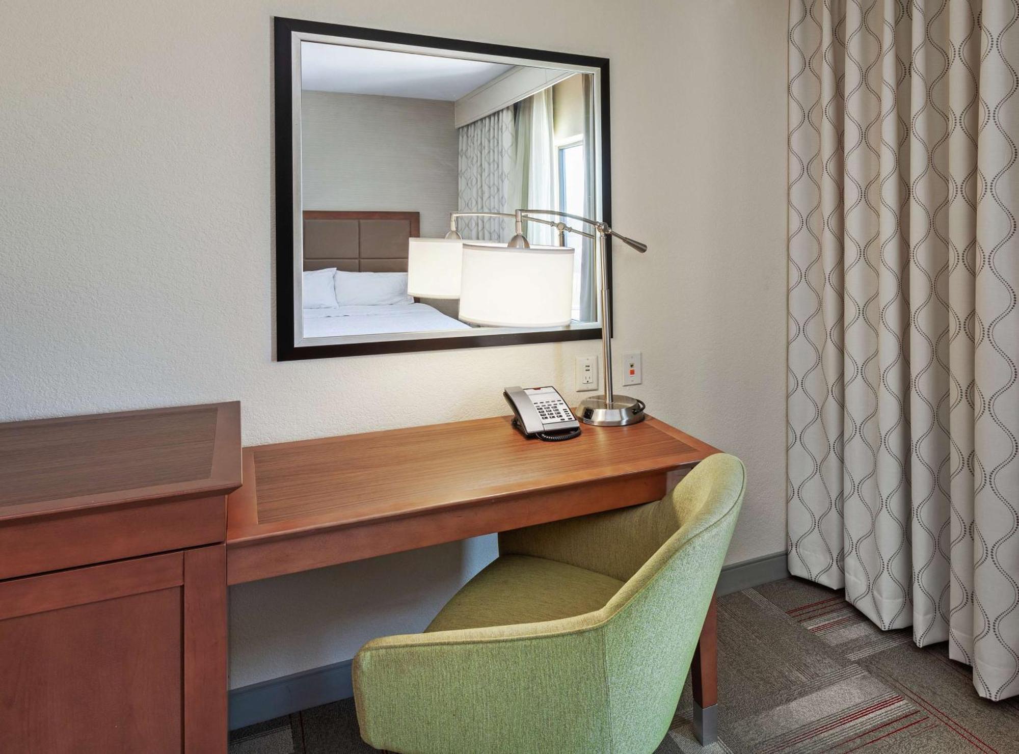 Hampton Inn & Suites Claremore Екстериор снимка